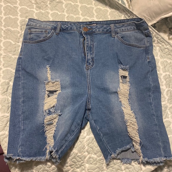 Fashions Nova Khloe II Shorts - Picture 2 of 3